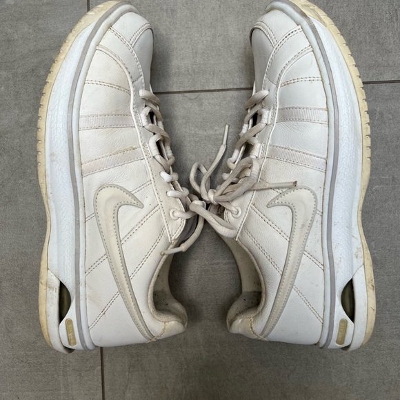 Vintage! Nike Air sneakers retro- size 9. Classics! Lots of wear left in these!🌸 - Picture 3 of 8